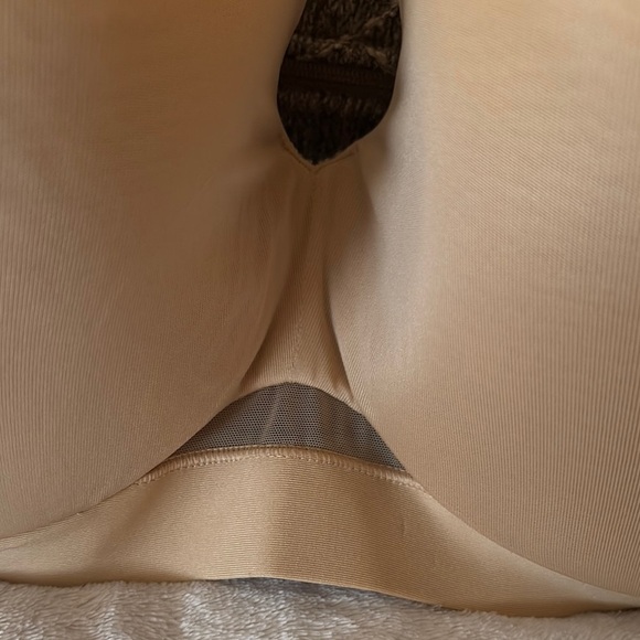 BNWOT Seamless Tan Bra by Cacique - Picture 2 of 9